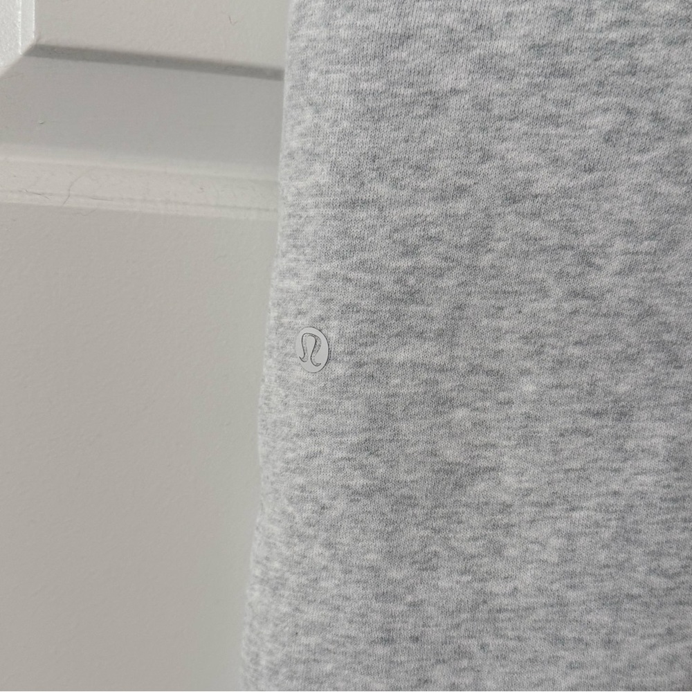 Women’s Lululemon Sweatpants Size 6 - Picture 5 of 7